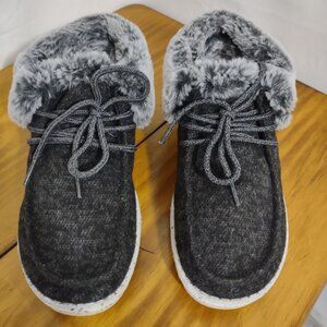 HEY DUDE Women's Britt Black With Grey Faux Fur Ankle Boots Size 6